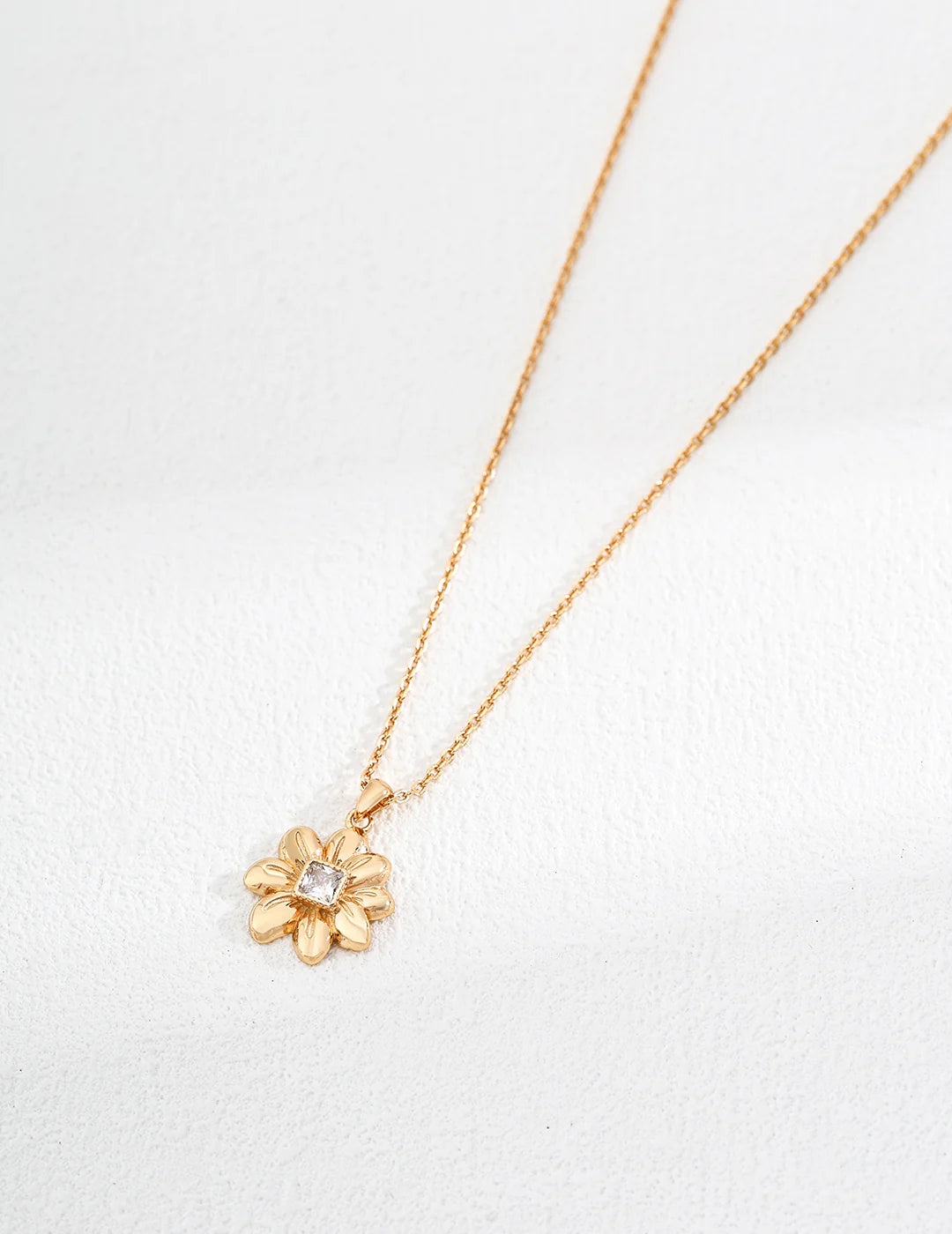 Elegant Flower-Shaped Zircon Necklace in Gold Vermeil