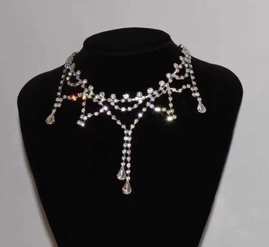 Elevate Your Elegance with the Stunning Full Diamond Rhinestone Necklace