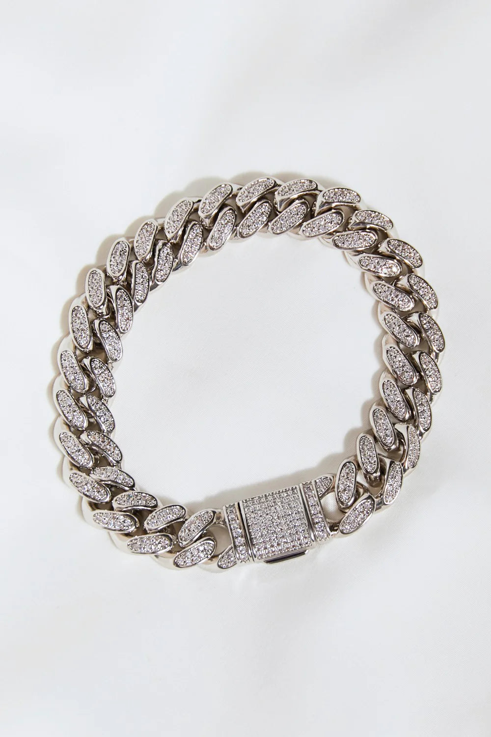 Sleek Curb Chain Bracelet - A Timeless Addition to Your Jewelry Collection