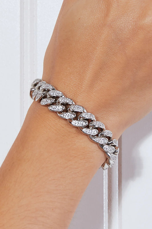Sleek Curb Chain Bracelet - A Timeless Addition to Your Jewelry Collection