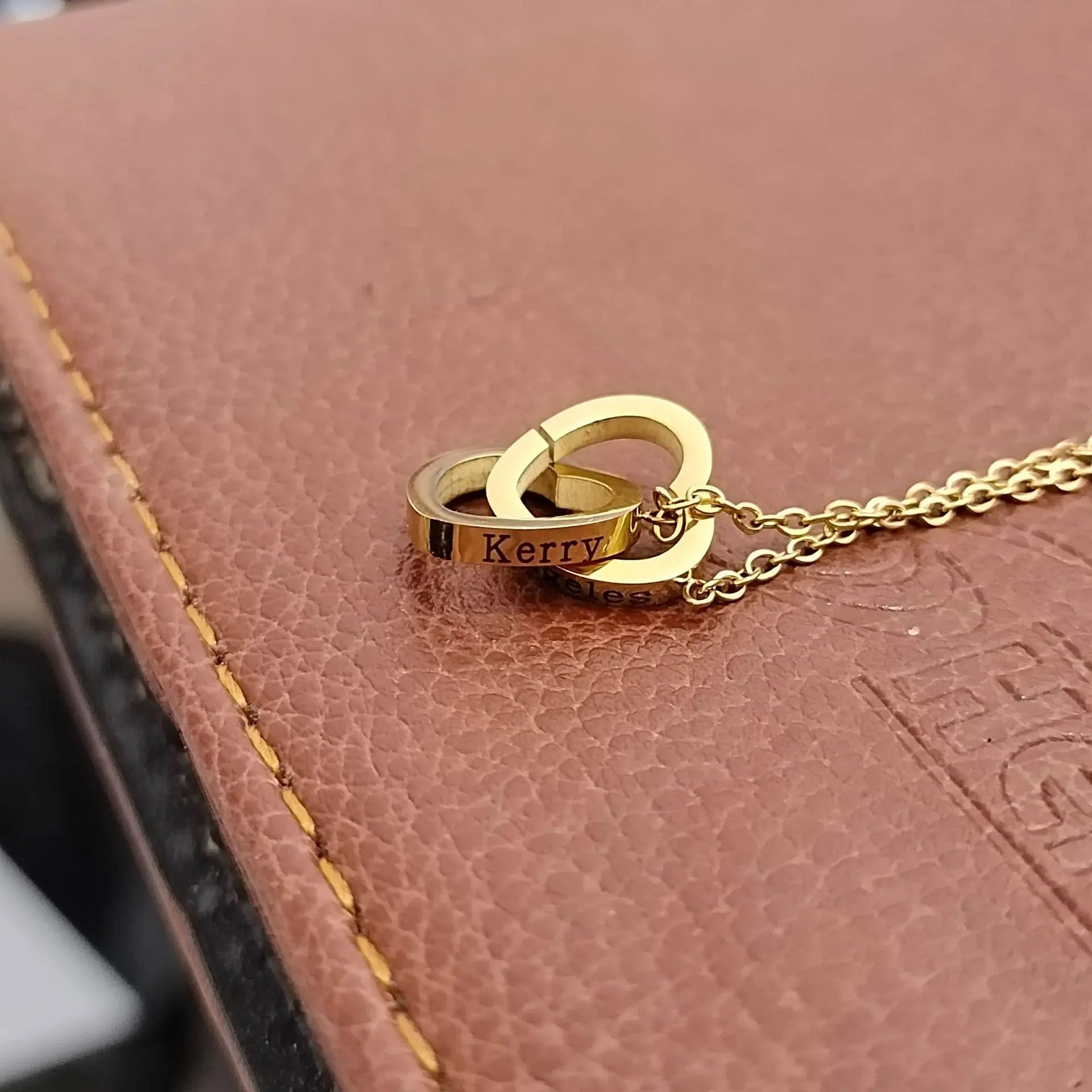 Personalized Double Heart Name Necklace - A Timeless Symbol of Love for Couples