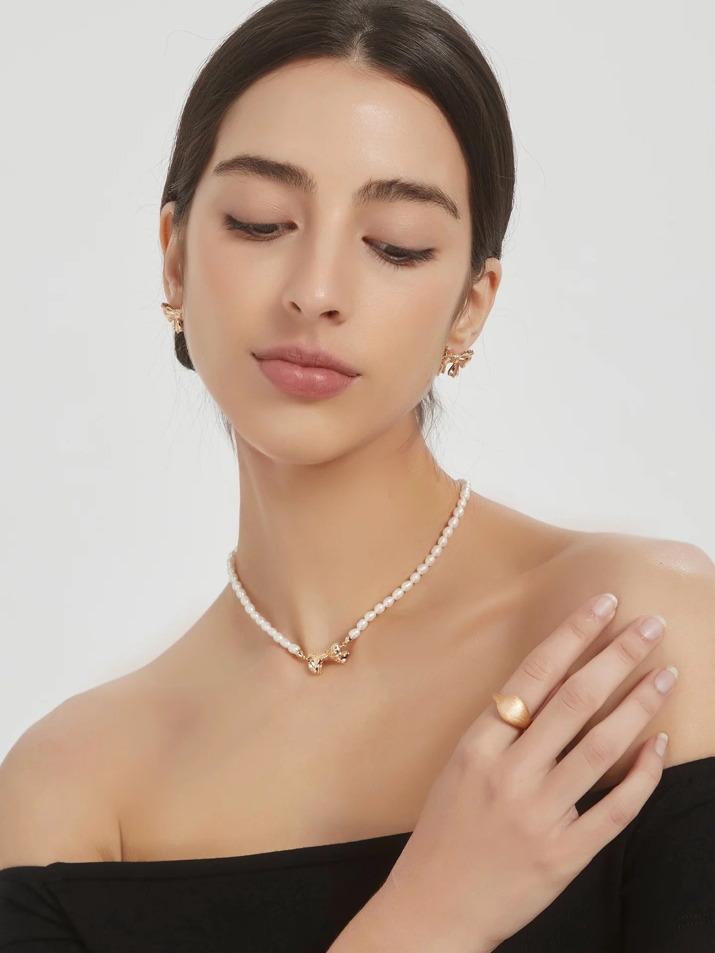 Natural Pearl Bow Necklace